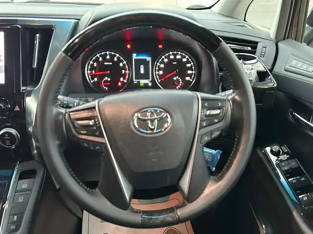 トヨタ アルファード S Cパッケージ 静岡県 2020(令2)年 4.6万km スパークリングブラックパールクリスタルシャイン エンジンスタートボタン/パワーステアリング/パワーウィンドウ/MTモード付AT/100V充電/スマートキー/スペアキー１本/クルーズコントロール/フリップダウンモニター/純正ETC2.0/USB入力端子/バックカメラ/純正メーカーOPメモリナビ（BT.フルセグ）/3列シート/サンルーフ/オットマン/電動リアゲート/フロアマット/D席N席パワーシート/レザーシート/D席N席シートヒーター/D席N席エアシート/両側パワースライドドア/純正アルミホイール/ABS/横滑り防止装置/コーナーセンサー前後/レーンキープアシスト/オートライト/オートマチックハイビーム/LEDヘッドライト/W+サイドエアバック/衝突軽減システム/ステアリングヒーター