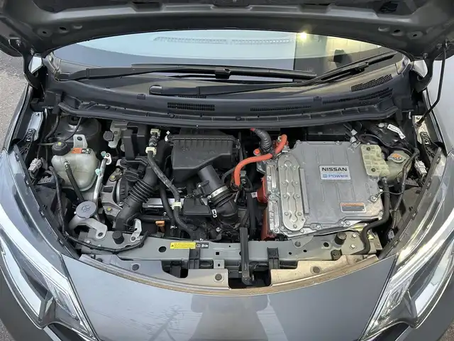日産 ノート e－パワー X Vセレクション 佐賀県 2020(令2)年 3.3万km ダークメタルグレー エマージェンシーブレーキ/車線逸脱警報/車線逸脱防止支援システム/前後コーナーセンサー/デジタルルームミラー/社外ナビ/・アラウンドビューモニター/・BT/FM/AM/LEDヘッドライト/オートライト/ハイビームアシスト/プッシュスタート/社外16インチアルミホイール/ETC/ISOFIX/保証書