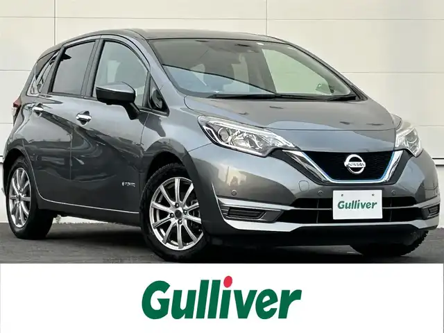日産 ノート e－パワー X Vセレクション 佐賀県 2020(令2)年 3.3万km ダークメタルグレー エマージェンシーブレーキ/車線逸脱警報/車線逸脱防止支援システム/前後コーナーセンサー/デジタルルームミラー/社外ナビ/・アラウンドビューモニター/・BT/FM/AM/LEDヘッドライト/オートライト/ハイビームアシスト/プッシュスタート/社外16インチアルミホイール/ETC/ISOFIX/保証書