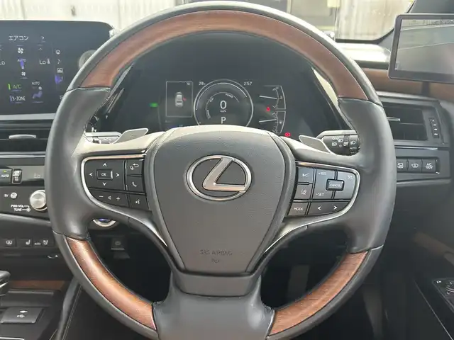 レクサス ＥＳ 300h バージョンL 福島県 2022(令4)年 0.4万km ソニッククロム ワンオーナー/純正ナビ（フルセグ/Buetooth/AM/FM/CD/DVD）/レーダークルーズコントロール/アラウンドビューモニター/デジタルアウターミラー/ドライブレコーダー（前後）/ビルドイン2.0ETC/パワーシート（D/N）/シートヒーター/エアーシート（D/N）/ハンドルヒーター/パドルシフト/電動パーキングブレーキ/オートLEDライト/サンルーフ/車線逸脱防止/プリクラッシュセーフティ/パワーバックドア/スペアキー×２/純正フロアマット/車両取扱説明書/保証書
