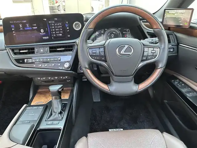 レクサス ＥＳ 300h バージョンL 福島県 2022(令4)年 0.4万km ソニッククロム ワンオーナー/サンルーフ/純正メモリナビ/　【フルセグ/CD/DVD/BT/MSV/SD/USB】/バックカメラ/全周囲カメラ/リアコントロールパネル/前席パワーシート/全席シートヒーター/前席エアシート/ステアリングスイッチ/パドルシフト/レーダークルーズコントロール/ステアリングヒーター/デジタルインナーミラー/デジタルアウターミラー/ビルトインETC2.0/ドライブレコーダー前後/レーンキープアシスト/パーキングアシスト/コーナーセンサー/パワーバックドア/ブラインドスポットモニター/ヘッドアップディスプレイ/衝突軽減システム/横滑り防止機能/LEDヘッドライト（AUTO機能付き）/　・フォグランプ/オートマチックハイビーム