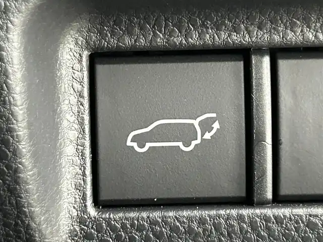 トヨタ ハリアー ハイブリッド Z レザーパッケージ 道央・札幌 2021(令3)年 2.7万km ホワイトパールクリスタルシャイン ・４WD/・モデリスタエアロ/・モデリスタ20インチAW/・JBLサウンド/・純正ディスプレイオーディオ/　BT/USB/Miracast/フルセグ/・パノラミックビューモニター/・デジタルインナーミラー/・ビルトインETC2.0/・AC100V/・トヨタセーフティセンス/・プリクラッシュセーフティ/・レーダークルーズコントロール/・レーンキープアシスト/・オートハイビーム/・クリアランスソナー/・BSM/・HUD/・RCTA/・RSA/・レザーシート/・前席パワーシート/・前席エア/シートヒーター/・パワーバックドア/・LEDヘッドライト/・フォグライト/・オートライト/・プッシュスタート/・スマートキー/・純正フロアマット/・ドアバイザー