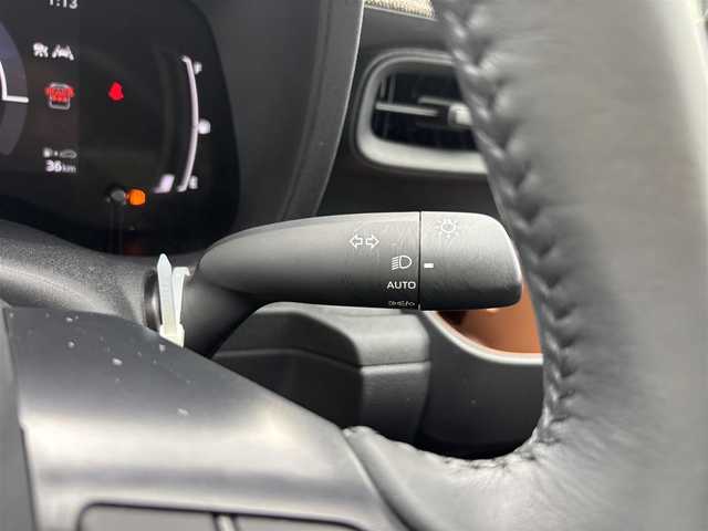 トヨタ シエンタ ハイブリッド Z 福岡県 2024(令6)年 1万km アーバンカーキ トヨタセーフティセンス/横滑り防止/盗難防止/コーナーセンサー/エアバッグ/バックカメラ/ナビ　/BT/純正フロアマット/プッシュスタート/スマートキー/オートライト/両側パワスラ/クルコン/シートヒーター/LED/ウォークスルー/フルフラットシート/ETC2.0 /USB/タイプC/HDMI