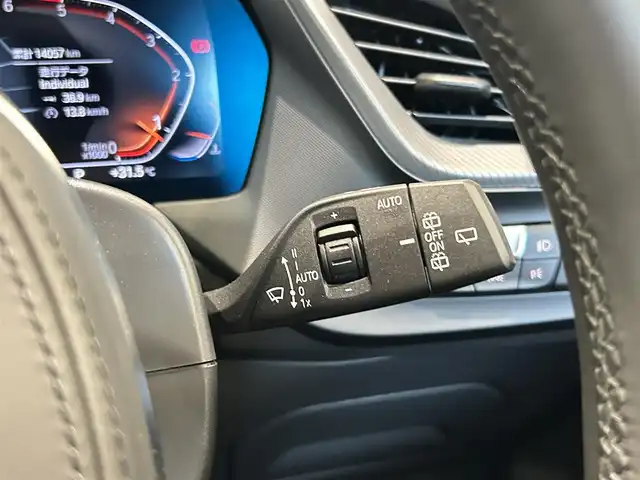 ＢＭＷ ＢＭＷ １１８ｄ Mスポーツ EDジョイ+ 福岡県 2020(令2)年 1.4万km サファイアブラックP 純正ナビ　/バックカメラ　/前後クリアランスソナー　/ハーフレザーシート　/パワーシート　/ＡＣＣ　/ＢＳＭ　/レーンキープ　/ＣａｒＰｌａｙ　/ワイヤレス充電　/パワーバックドア　/ＬＥＤライト　/スマートキー　/ＥＴＣ
