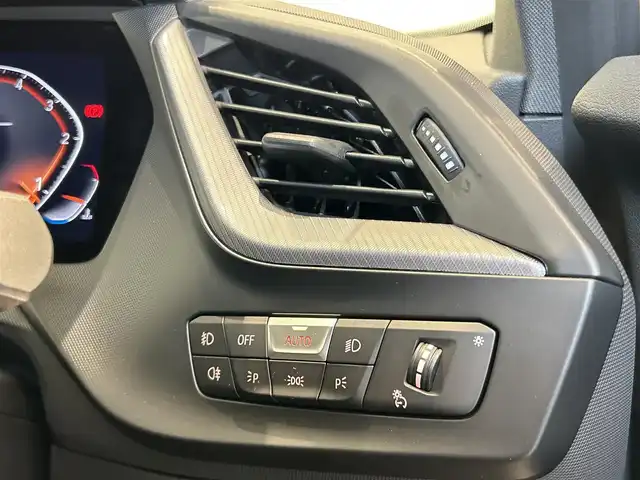 ＢＭＷ ＢＭＷ １１８ｄ Mスポーツ EDジョイ+ 福岡県 2020(令2)年 1.4万km サファイアブラックP 純正ナビ　/バックカメラ　/前後クリアランスソナー　/ハーフレザーシート　/パワーシート　/ＡＣＣ　/ＢＳＭ　/レーンキープ　/ＣａｒＰｌａｙ　/ワイヤレス充電　/パワーバックドア　/ＬＥＤライト　/スマートキー　/ＥＴＣ