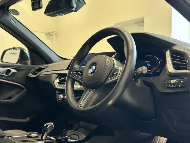 ＢＭＷ ＢＭＷ １１８ｄ Mスポーツ EDジョイ+ 福岡県 2020(令2)年 1.4万km サファイアブラックP 純正ナビ　/バックカメラ　/前後クリアランスソナー　/ハーフレザーシート　/パワーシート　/ＡＣＣ　/ＢＳＭ　/レーンキープ　/ＣａｒＰｌａｙ　/ワイヤレス充電　/パワーバックドア　/ＬＥＤライト　/スマートキー　/ＥＴＣ