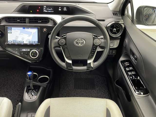 トヨタ アクア クロスオーバー 宮崎県 2017(平29)年 4.7万km ブラッキッシュアゲハガラスフレーク 禁煙車/トヨタセーフティセンス/純正9型ナビTV/（NSZT-Y66T/CD/DVD/Bluetooth/フルセグTV)/純正バックカメラ/フロントカメラ/純正LEDオートライト/純正LEDフォグ/純正フロアマット/プリクラッシュセーフティ/オートマチックハイビーム/レーンディパーチャーアラート/リアプライバシーガラス/オートエアコン/スマートキー/プッシュエンジンスタート/スペアキー/新車時保証書/取扱い説明書
