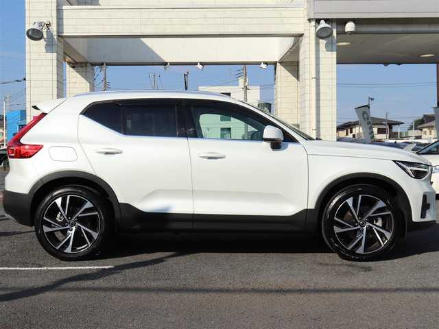 ボルボ ボルボ ＸＣ４０ アルティメット B4 AWD 神奈川県 2022(令4)年 0.2万km パール ワンオーナー/純正ナビ/全周囲バックカメラ/アイドリングストップ/クルーズコントロール/ドアバイザー/プッシュスタート/パワーバックドア/ETC2.0/LEDヘッドライト/ドラレコ（前後）/保証書/スペアスマートキー