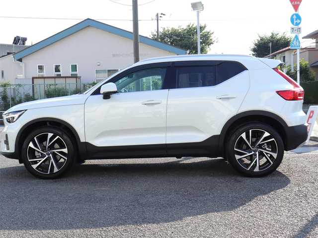 ボルボ ボルボ ＸＣ４０ アルティメット B4 AWD 神奈川県 2022(令4)年 0.2万km パール ワンオーナー/純正ナビ/全周囲バックカメラ/アイドリングストップ/クルーズコントロール/ドアバイザー/プッシュスタート/パワーバックドア/ETC2.0/LEDヘッドライト/ドラレコ（前後）/保証書/スペアスマートキー