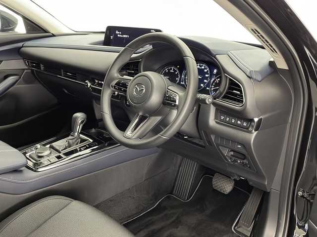 マツダ ＣＸ－３０ XD Sパッケージ 宮崎県 2025(令7)年 0.9万km ジェットブラックマイカ ワンオーナー/i-ACTIVSENSE/〇スマート・ブレーキ・サポート/〇AT誤発進抑制制御［前進時/後退時］/〇車線逸脱警報システム/〇レーンキープ・アシスト・システム/〇オートマチックハイビーム/〇ブラインド・スポット・モニタリング/〇後側方接近車両検知/〇前側方接近車両検知/〇マツダ・レーダー・クルーズ・コントロール/〇クルージング&トラフィック・サポート/〇ドライバー・アテンション・アラート/〇ヘッドアップディスプレイ/純正１０．２５インチセンターディスプレイ/フルセグTV/Bluetooth/３６０°ビュー・モニター/電動リアゲート/LEDヘッドライト/ワイヤレス充電/前後ドライブレコーダー/アイドリングストップ/純正18インチAW/ETC/保証書/取扱説明書