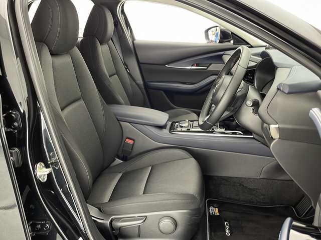 マツダ ＣＸ－３０ XD Sパッケージ 宮崎県 2025(令7)年 0.9万km ジェットブラックマイカ ワンオーナー/i-ACTIVSENSE/〇スマート・ブレーキ・サポート/〇AT誤発進抑制制御［前進時/後退時］/〇車線逸脱警報システム/〇レーンキープ・アシスト・システム/〇オートマチックハイビーム/〇ブラインド・スポット・モニタリング/〇後側方接近車両検知/〇前側方接近車両検知/〇マツダ・レーダー・クルーズ・コントロール/〇クルージング&トラフィック・サポート/〇ドライバー・アテンション・アラート/〇ヘッドアップディスプレイ/純正１０．２５インチセンターディスプレイ/フルセグTV/Bluetooth/３６０°ビュー・モニター/電動リアゲート/LEDヘッドライト/ワイヤレス充電/前後ドライブレコーダー/アイドリングストップ/純正18インチAW/ETC/保証書/取扱説明書