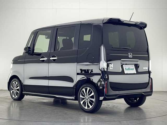 ホンダ Ｎ ＢＯＸ カスタム 宮崎県 2024(令6)年 0.1万km クリスタルブラックパール 禁煙車/バックカメラ/片側パワースライドドア/ホンダセンシング/・衝突軽減ブレーキ（CMBS）/・先行車発進お知らせ機能/・歩行者事故低減ステアリング/・路外逸脱抑制機能/・標識認識機能/・渋滞追従機能付アダプティブクルーズコントロール（ACC）/・車線維持支援システム（LKAS）/・誤発進抑制機能/・後方誤発進抑制機能/・近距離衝突軽減ブレーキ/・急アクセル抑制機能/・パーキングセンサーシステム/電動パーキングブレーキ/オートブレーキホールド/シートヒーター（前席）/LEDヘッドライト/LEDシーケンシャルターンランプ/リアサンシェード/フロアマット