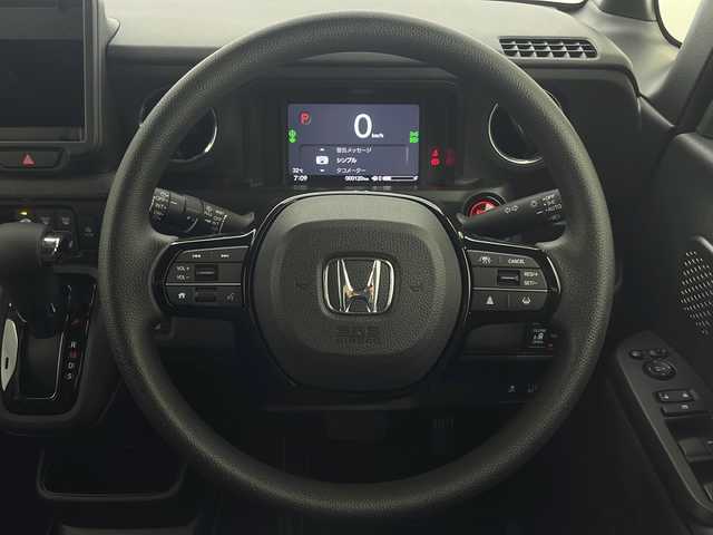 ホンダ Ｎ ＢＯＸ カスタム 宮崎県 2024(令6)年 0.1万km クリスタルブラックパール 禁煙車/バックカメラ/片側パワースライドドア/ホンダセンシング/・衝突軽減ブレーキ（CMBS）/・先行車発進お知らせ機能/・歩行者事故低減ステアリング/・路外逸脱抑制機能/・標識認識機能/・渋滞追従機能付アダプティブクルーズコントロール（ACC）/・車線維持支援システム（LKAS）/・誤発進抑制機能/・後方誤発進抑制機能/・近距離衝突軽減ブレーキ/・急アクセル抑制機能/・パーキングセンサーシステム/電動パーキングブレーキ/オートブレーキホールド/シートヒーター（前席）/LEDヘッドライト/LEDシーケンシャルターンランプ/リアサンシェード/フロアマット