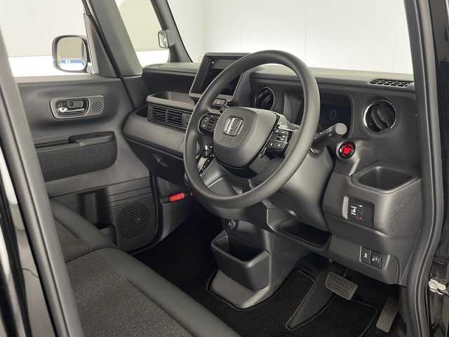 ホンダ Ｎ ＢＯＸ カスタム 宮崎県 2024(令6)年 0.1万km クリスタルブラックパール 禁煙車/バックカメラ/片側パワースライドドア/ホンダセンシング/・衝突軽減ブレーキ（CMBS）/・先行車発進お知らせ機能/・歩行者事故低減ステアリング/・路外逸脱抑制機能/・標識認識機能/・渋滞追従機能付アダプティブクルーズコントロール（ACC）/・車線維持支援システム（LKAS）/・誤発進抑制機能/・後方誤発進抑制機能/・近距離衝突軽減ブレーキ/・急アクセル抑制機能/・パーキングセンサーシステム/電動パーキングブレーキ/オートブレーキホールド/シートヒーター（前席）/LEDヘッドライト/LEDシーケンシャルターンランプ/リアサンシェード/フロアマット