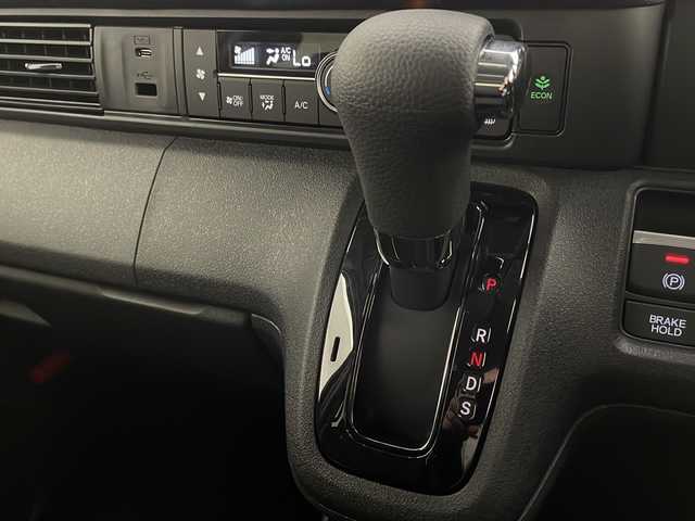 ホンダ Ｎ ＢＯＸ カスタム 宮崎県 2024(令6)年 0.1万km クリスタルブラックパール 禁煙車/バックカメラ/片側パワースライドドア/ホンダセンシング/・衝突軽減ブレーキ（CMBS）/・先行車発進お知らせ機能/・歩行者事故低減ステアリング/・路外逸脱抑制機能/・標識認識機能/・渋滞追従機能付アダプティブクルーズコントロール（ACC）/・車線維持支援システム（LKAS）/・誤発進抑制機能/・後方誤発進抑制機能/・近距離衝突軽減ブレーキ/・急アクセル抑制機能/・パーキングセンサーシステム/電動パーキングブレーキ/オートブレーキホールド/シートヒーター（前席）/LEDヘッドライト/LEDシーケンシャルターンランプ/リアサンシェード/フロアマット