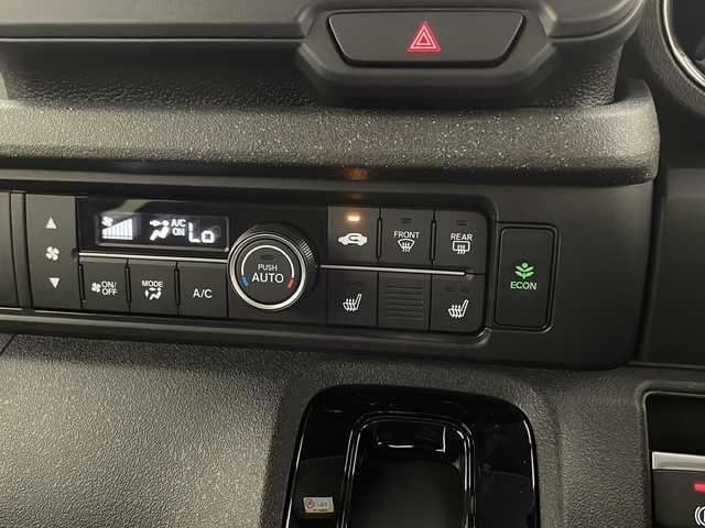 ホンダ Ｎ ＢＯＸ カスタム 宮崎県 2024(令6)年 0.1万km クリスタルブラックパール 禁煙車/バックカメラ/片側パワースライドドア/ホンダセンシング/・衝突軽減ブレーキ（CMBS）/・先行車発進お知らせ機能/・歩行者事故低減ステアリング/・路外逸脱抑制機能/・標識認識機能/・渋滞追従機能付アダプティブクルーズコントロール（ACC）/・車線維持支援システム（LKAS）/・誤発進抑制機能/・後方誤発進抑制機能/・近距離衝突軽減ブレーキ/・急アクセル抑制機能/・パーキングセンサーシステム/電動パーキングブレーキ/オートブレーキホールド/シートヒーター（前席）/LEDヘッドライト/LEDシーケンシャルターンランプ/リアサンシェード/フロアマット