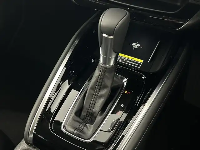 ホンダ ヴェゼル ハイブリッド e:HEV Z 愛知県 2025(令7)年 0.1千km クリスタルブラックパール 登録済未使用車/純正9インチナビ/（AM/FM/フルセグTV/Bluetooth）/バックカメラ/ワイヤレス充電/ホンダセンシング/・衝突軽減ブレーキ/・レーンキープアシスト/・レーダークルーズコントロール/・オートマチックハイビーム/・クリアランスソナー/ブラインドスポットモニター/ETC2.0/シートヒーター/ステアリングヒーター/チップアップシート/ハーフレザー/パドルシフト/パワーバックドア/スマートキー/プッシュスタート/LEDヘッドライト/フロントフォグランプ/ダウンヒルアシスト/純正アルミホイール/横滑り防止装置/電動格納ミラー/ステアリングスイッチ