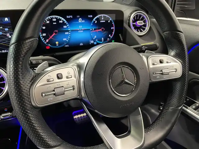 メルセデス・ベンツ ＧＬＡ２００ｄ 4マチック AMGライン 道央・札幌 2020(令2)年 4.8万km マウンテングレー AMGラインpkg/・AMGスタイリングパッケージ（フロントスポイラー、サイド＆リアスカート）/・MercedesBenzロゴ付きブレーキキャリパー/・ステンレスアクセル＆ブレーキペダル（ラバースタッド付）/・本革巻マルチファンクションステアリング（ペダルシフト付）/・レザーDINAMICAシート/・カーボン調インテリアトリム・スポーツコンフォートサスペンション/・１９インチAMG５ツインスポークアルミホイール/・マルチビームLEDヘッドライト/・アダプティブハイビームアシスト・プラス/・アンビエントライト（６４色）/アドバンスドpkg/・ヘッドアップディスプレイ/・アドバンスドサウンドシステム/ドライブレコーダー（フロント）/レーダーセーフティpkg/・アダプティブディスタンスアシスト・ディストロニック/・アクティブブレーキアシスト/・PRE-SAFE/・PRE-SAFEプラス/・緊急回避補助システム/・渋滞時緊急ブレーキ機能/・アクティブブラインドスポットアシスト/・アクティブレーンキーピングアシスト/・アクティブステアリングアシスト/３６０度カメラ/パワーテールゲート/パノラミックスライディングルーフ/ETC/・保証書有