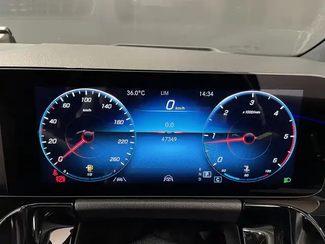 メルセデス・ベンツ ＧＬＡ２００ｄ 4マチック AMGライン 道央・札幌 2020(令2)年 4.8万km マウンテングレー AMGラインpkg/・AMGスタイリングパッケージ（フロントスポイラー、サイド＆リアスカート）/・MercedesBenzロゴ付きブレーキキャリパー/・ステンレスアクセル＆ブレーキペダル（ラバースタッド付）/・本革巻マルチファンクションステアリング（ペダルシフト付）/・レザーDINAMICAシート/・カーボン調インテリアトリム・スポーツコンフォートサスペンション/・１９インチAMG５ツインスポークアルミホイール/・マルチビームLEDヘッドライト/・アダプティブハイビームアシスト・プラス/・アンビエントライト（６４色）/アドバンスドpkg/・ヘッドアップディスプレイ/・アドバンスドサウンドシステム/ドライブレコーダー（フロント）/レーダーセーフティpkg/・アダプティブディスタンスアシスト・ディストロニック/・アクティブブレーキアシスト/・PRE-SAFE/・PRE-SAFEプラス/・緊急回避補助システム/・渋滞時緊急ブレーキ機能/・アクティブブラインドスポットアシスト/・アクティブレーンキーピングアシスト/・アクティブステアリングアシスト/３６０度カメラ/パワーテールゲート/パノラミックスライディングルーフ/ETC/・保証書有