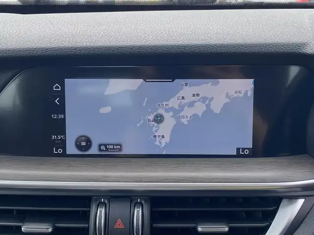 アルファロメオ ステルヴィオ 2．2ターボ ディーゼルQ4TI 福岡県 2022(令4)年 2万km 白 ・アダプティブクルーズコントロール/・純正ナビ/BT／ＵＳＢ／ｃａｒｐｌａｙ/・バックカメラ/・黒革シート／シートヒーター/・フルセグ/・ＥＴＣ/・純正２０ＡＷ/・ＢＬＩＳ/・ステアリングヒーター/・ワイヤレス充電