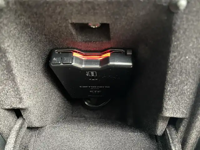 アルファロメオ ステルヴィオ 2．2ターボ ディーゼルQ4TI 福岡県 2022(令4)年 2万km 白 ・アダプティブクルーズコントロール/・純正ナビ/BT／ＵＳＢ／ｃａｒｐｌａｙ/・バックカメラ/・黒革シート／シートヒーター/・フルセグ/・ＥＴＣ/・純正２０ＡＷ/・ＢＬＩＳ/・ステアリングヒーター/・ワイヤレス充電