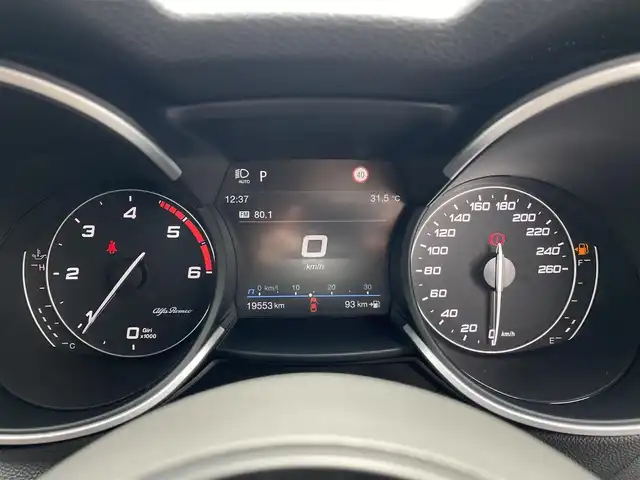 アルファロメオ ステルヴィオ 2．2ターボ ディーゼルQ4TI 福岡県 2022(令4)年 2万km 白 ・アダプティブクルーズコントロール/・純正ナビ/BT／ＵＳＢ／ｃａｒｐｌａｙ/・バックカメラ/・黒革シート／シートヒーター/・フルセグ/・ＥＴＣ/・純正２０ＡＷ/・ＢＬＩＳ/・ステアリングヒーター/・ワイヤレス充電