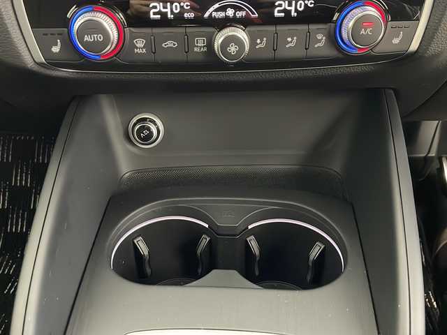 アウディ Ａ３ SB 2.0TFSIクワトロ スポーツ Sライン 秋田県 2017(平29)年 3万km ミトスブラックメタリック ４WD/純正ナビ【FM/AM/CD/DVD/BT】 /フルセグTV/バックカメラ /ETC /スマートキー　/LEDヘッドライト　/ハーフレザーシート /プッシュスタート /クルーズコントロール　/前方ドライブレコーダー  /運転席パワーシート　/横滑り防止装置　/オートライト/ステアリングリモコン/電格ミラー/アイドリングストップ/コーナーセンサー /フロントワイパーデアイサー /パドルシフト/純正AW/純正フロアマット/ターボ車両/保証書/取扱説明書