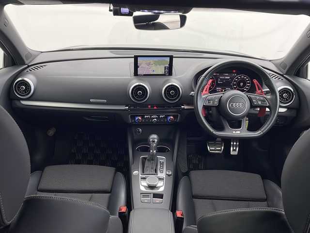アウディ Ａ３ SB 2.0TFSIクワトロ スポーツ Sライン 秋田県 2017(平29)年 3万km ミトスブラックメタリック ４WD/純正ナビ【FM/AM/CD/DVD/BT】 /フルセグTV/バックカメラ /ETC /スマートキー　/LEDヘッドライト　/ハーフレザーシート /プッシュスタート /クルーズコントロール　/前方ドライブレコーダー  /運転席パワーシート　/横滑り防止装置　/オートライト/ステアリングリモコン/電格ミラー/アイドリングストップ/コーナーセンサー /フロントワイパーデアイサー /パドルシフト/純正AW/純正フロアマット/ターボ車両/保証書/取扱説明書