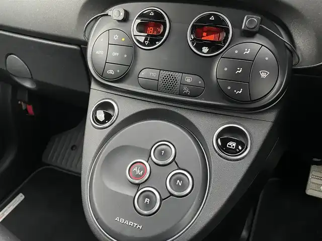 アバルト ５９５ コンペティツィオーネ 三重県 2020(令2)年 4.9万km ガンＭ ＯＺレーシングアルミ　/ＡＳＳＯマフラーカッター　/地デジチューナー　/カープレイ　/バックカメラ　/ＥＴＣ　/１オーナー　/純正アルミ有　/サベルトシート　/キセノンヘッドライト　/ＫＯＩＮ製ショック　/ハイパフォコイル/Bluetooth