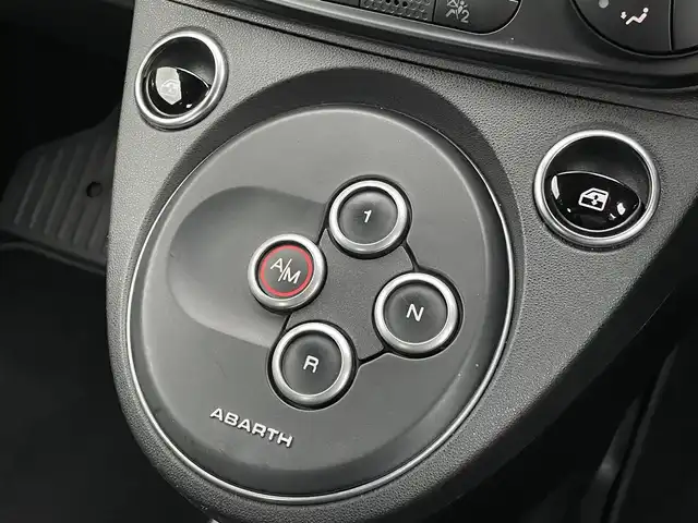 アバルト ５９５ コンペティツィオーネ 三重県 2020(令2)年 4.9万km ガンＭ ＯＺレーシングアルミ　/ＡＳＳＯマフラーカッター　/地デジチューナー　/カープレイ　/バックカメラ　/ＥＴＣ　/１オーナー　/純正アルミ有　/サベルトシート　/キセノンヘッドライト　/ＫＯＩＮ製ショック　/ハイパフォコイル/Bluetooth