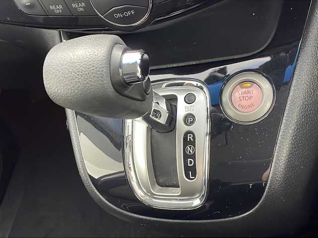 日産 セレナ HWS S HV Vセレ +SeftyⅡ 茨城県 2016(平28)年 7.7万km インペリアルアンバーP 純正ナビ/衝突軽減ブレーキ/両側電動スライドドア/全方位カメラ　/後席モニター/クルーズコントロール/ETC/ドライブレコーダー/純正フロアマット/純正アルミホイール/LEDヘッドライト/フォグランプ/オートライト/スマートキー