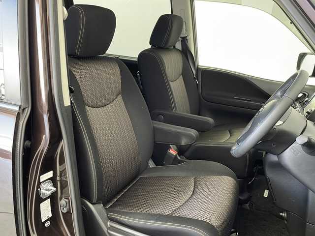 日産 セレナ HWS S HV Vセレ +SeftyⅡ 茨城県 2016(平28)年 7.7万km インペリアルアンバーP 純正ナビ/衝突軽減ブレーキ/両側電動スライドドア/全方位カメラ　/後席モニター/クルーズコントロール/ETC/ドライブレコーダー/純正フロアマット/純正アルミホイール/LEDヘッドライト/フォグランプ/オートライト/スマートキー