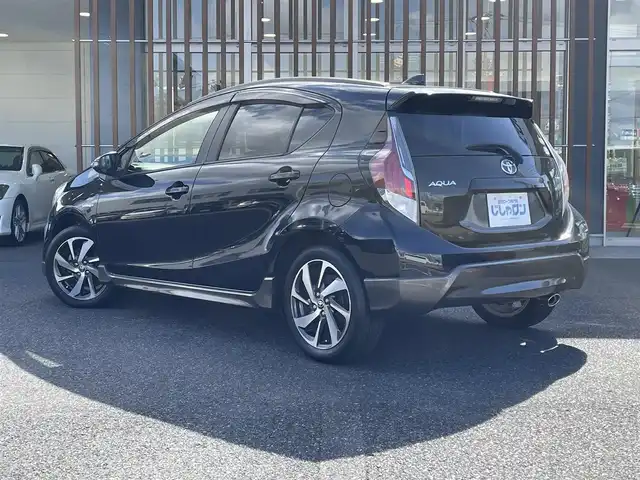 トヨタ アクア X－URBAN 鳥取県 2015(平27)年 10.1万km ブラックマイカ (株)IDOMが運営する【じしゃロン鳥取店】の自社ローン専用車両になります。こちらは現金またはオートローンご利用時の価格です。自社ローンご希望の方は別途その旨お申付け下さい/社外ナビ（CN-RS01WD）/・フルセグTV/・AM/FM/・CD/DVD/・Bluetooth接続/バックカメラ/純正アルミホイール/純正フロアマット/リモコンキー/ETC