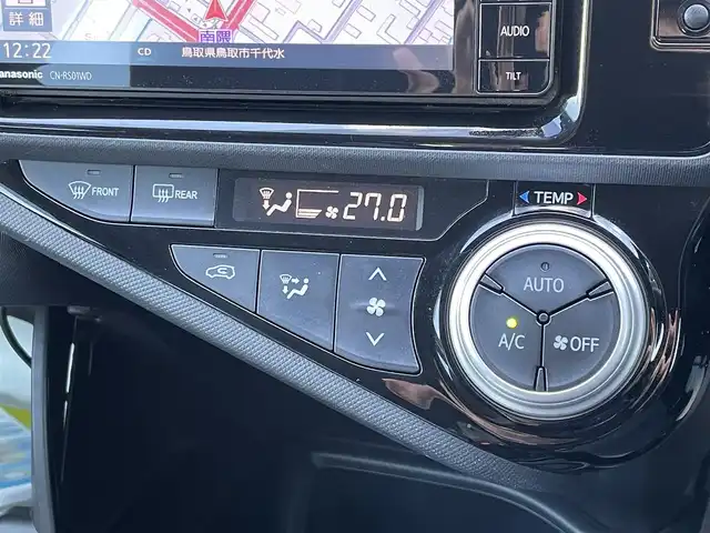 トヨタ アクア X－URBAN 鳥取県 2015(平27)年 10.1万km ブラックマイカ (株)IDOMが運営する【じしゃロン鳥取店】の自社ローン専用車両になります。こちらは現金またはオートローンご利用時の価格です。自社ローンご希望の方は別途その旨お申付け下さい/社外ナビ（CN-RS01WD）/・フルセグTV/・AM/FM/・CD/DVD/・Bluetooth接続/バックカメラ/純正アルミホイール/純正フロアマット/リモコンキー/ETC