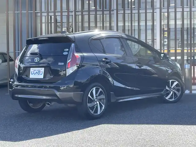 トヨタ アクア X－URBAN 鳥取県 2015(平27)年 10.1万km ブラックマイカ (株)IDOMが運営する【じしゃロン鳥取店】の自社ローン専用車両になります。こちらは現金またはオートローンご利用時の価格です。自社ローンご希望の方は別途その旨お申付け下さい/社外ナビ（CN-RS01WD）/・フルセグTV/・AM/FM/・CD/DVD/・Bluetooth接続/バックカメラ/純正アルミホイール/純正フロアマット/リモコンキー/ETC