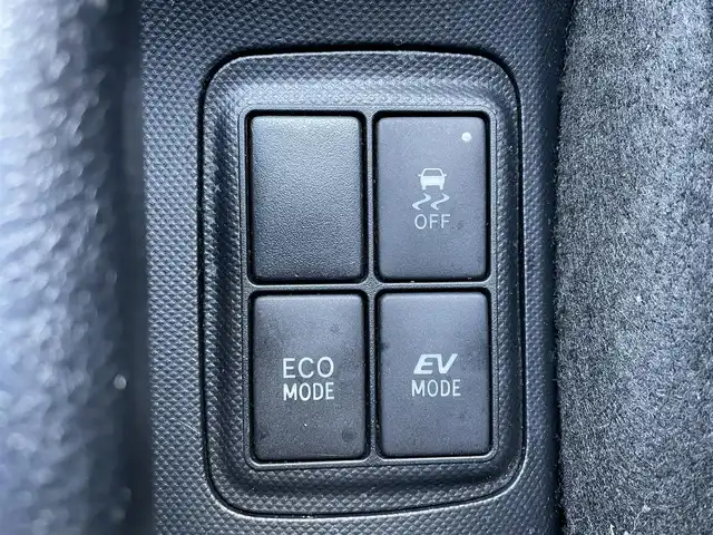 トヨタ アクア X－URBAN 鳥取県 2015(平27)年 10.1万km ブラックマイカ (株)IDOMが運営する【じしゃロン鳥取店】の自社ローン専用車両になります。こちらは現金またはオートローンご利用時の価格です。自社ローンご希望の方は別途その旨お申付け下さい/社外ナビ（CN-RS01WD）/・フルセグTV/・AM/FM/・CD/DVD/・Bluetooth接続/バックカメラ/純正アルミホイール/純正フロアマット/リモコンキー/ETC