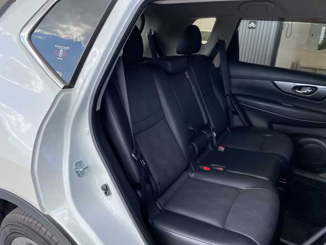 日産 エクストレイル 20Xtt エマージェンシーブレーキ 愛知県 2017(平29)年 5.5万km ブリリアントホワイトパール 純正ナビ/全方位カメラ/クルーズコントロール/シートヒーター/ワンセグ/ＣＤ/バックカメラ/電動リアゲート/コーナーセンサー/純正アルミホイール/ＥＴＣ/LEDヘッドライト/ドライブレコーダー/ステアリングスイッチ/スマートキー/プッシュスタート