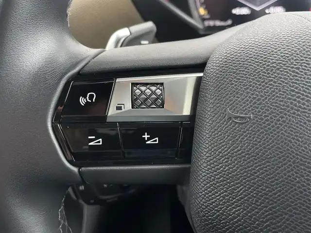 ＤＳオートモビル ＤＳ３ クロスバック グランシック 東京都 2021(令3)年 5.8万km 緑Ⅱ 純正ナビ/DTV/バックカメラ/黒革シート/ヘッドアップディスプレイ/ドライブレコーダー/ETC/純正USB/Bluetoothオーディオ/レーンアシスト/ブラインドスポットモニター/アダプティブクルーズコントロール/パドルシフト/LEDヘッドライト/スマートキー