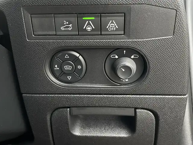 ＤＳオートモビル ＤＳ３ クロスバック グランシック 東京都 2021(令3)年 5.8万km 緑Ⅱ 純正ナビ/DTV/バックカメラ/黒革シート/ヘッドアップディスプレイ/ドライブレコーダー/ETC/純正USB/Bluetoothオーディオ/レーンアシスト/ブラインドスポットモニター/アダプティブクルーズコントロール/パドルシフト/LEDヘッドライト/スマートキー