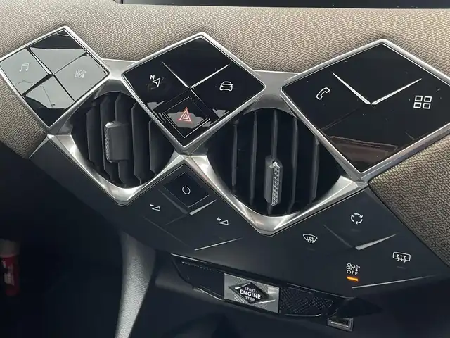 ＤＳオートモビル ＤＳ３ クロスバック グランシック 東京都 2021(令3)年 5.8万km 緑Ⅱ 純正ナビ/DTV/バックカメラ/黒革シート/ヘッドアップディスプレイ/ドライブレコーダー/ETC/純正USB/Bluetoothオーディオ/レーンアシスト/ブラインドスポットモニター/アダプティブクルーズコントロール/パドルシフト/LEDヘッドライト/スマートキー