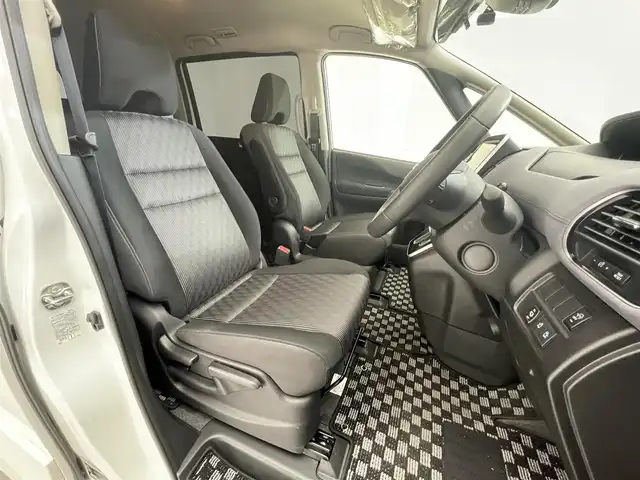 日産 セレナ ハイウェイスター V 滋賀県 2022(令4)年 1.9万km ブリリアントホワイトパール 純正10インチナビ/(CD/DVD/USB/HDMI/Bluetooth/フルセグTV)/プロパイロット/ローダウン/アラウンドビューモニター/両側パワースライドドア/ブラインドスポットモニター/純正デジタルインナーミラー/クリアランスソナー/純正フリップダウンモニター/ETC/ドライブレコーダー/オートライト/LEDヘッドライト