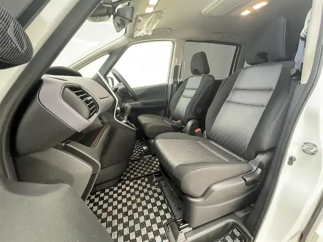 日産 セレナ ハイウェイスター V 滋賀県 2022(令4)年 1.9万km ブリリアントホワイトパール 純正10インチナビ/(CD/DVD/USB/HDMI/Bluetooth/フルセグTV)/プロパイロット/ローダウン/アラウンドビューモニター/両側パワースライドドア/ブラインドスポットモニター/純正デジタルインナーミラー/クリアランスソナー/純正フリップダウンモニター/ETC/ドライブレコーダー/オートライト/LEDヘッドライト