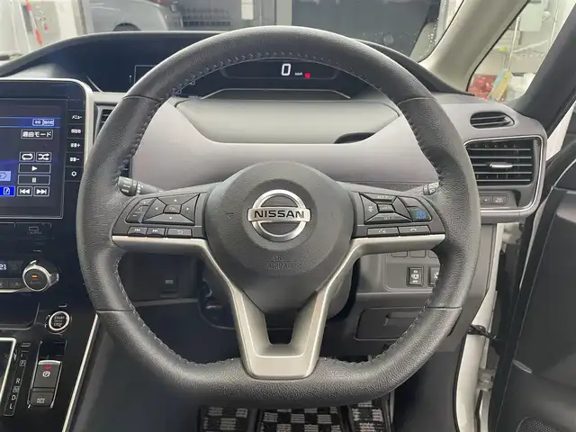 日産 セレナ ハイウェイスター V 滋賀県 2022(令4)年 1.9万km ブリリアントホワイトパール 純正10インチナビ/(CD/DVD/USB/HDMI/Bluetooth/フルセグTV)/プロパイロット/ローダウン/アラウンドビューモニター/両側パワースライドドア/ブラインドスポットモニター/純正デジタルインナーミラー/クリアランスソナー/純正フリップダウンモニター/ETC/ドライブレコーダー/オートライト/LEDヘッドライト