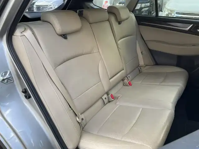 スバル アウトバック リミテッド 道央・札幌 2016(平28)年 10.7万km タングステンM (株)IDOMが運営する【じしゃロン札幌豊平店】の自社ローン対象車両になります。こちらは現金ご利用時の価格です。/自社ローンご希望の方は別途その旨お申付け下さい。/プッシュスタート/レザーシート/パワーシート/純正ナビ・TV/バックカメラ/ドライブレコーダー/ETC