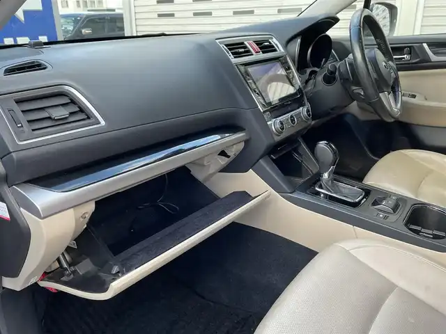 スバル アウトバック リミテッド 道央・札幌 2016(平28)年 10.7万km タングステンM (株)IDOMが運営する【じしゃロン札幌豊平店】の自社ローン対象車両になります。こちらは現金ご利用時の価格です。/自社ローンご希望の方は別途その旨お申付け下さい。/プッシュスタート/レザーシート/パワーシート/純正ナビ・TV/バックカメラ/ドライブレコーダー/ETC