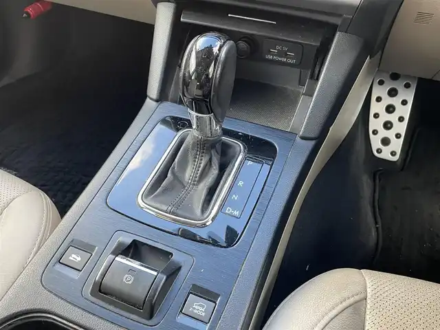 スバル アウトバック リミテッド 道央・札幌 2016(平28)年 10.7万km タングステンM (株)IDOMが運営する【じしゃロン札幌豊平店】の自社ローン対象車両になります。こちらは現金ご利用時の価格です。/自社ローンご希望の方は別途その旨お申付け下さい。/プッシュスタート/レザーシート/パワーシート/純正ナビ・TV/バックカメラ/ドライブレコーダー/ETC