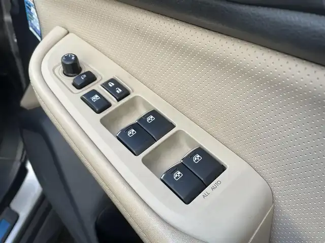 スバル アウトバック リミテッド 道央・札幌 2016(平28)年 10.7万km タングステンM (株)IDOMが運営する【じしゃロン札幌豊平店】の自社ローン対象車両になります。こちらは現金ご利用時の価格です。/自社ローンご希望の方は別途その旨お申付け下さい。/プッシュスタート/レザーシート/パワーシート/純正ナビ・TV/バックカメラ/ドライブレコーダー/ETC