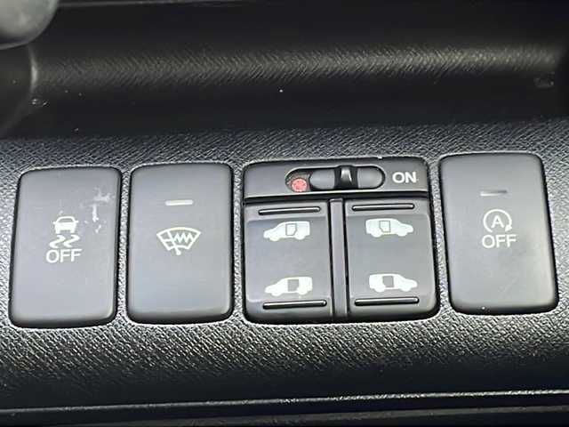 ホンダ ステップワゴン スパーダ Z 福島県 2015(平27)年 8.2万km ホワイトオーキッドパール ワンオーナー 4WD 純正ナビ フルセグTV　Bluetooth バックカメラ フリップダウンモニター 両側パワースライドドア パドルシフト オートクルーズ　ETC　HIDヘッドライト フォグランプ