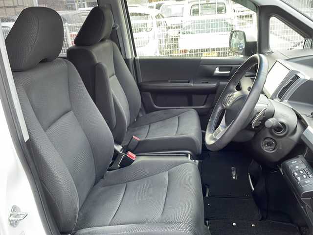 ホンダ ステップワゴン スパーダ Z 福島県 2015(平27)年 8.2万km ホワイトオーキッドパール ワンオーナー 4WD 純正ナビ フルセグTV　Bluetooth バックカメラ フリップダウンモニター 両側パワースライドドア パドルシフト オートクルーズ　ETC　HIDヘッドライト フォグランプ