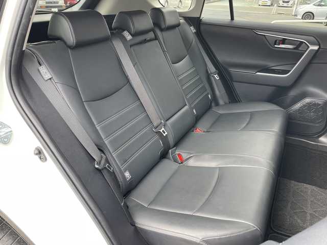 トヨタ ＲＡＶ４ G Zパッケージ 山形県 2021(令3)年 8.8万km ホワイトパールクリスタルシャイン 禁煙車/ワンオーナー/Toyota Safety Sense	/・プリクラッシュセーフティ		/・レーントレーシングアシスト		/・レーダークルーズコントロール		/・ロードサインアシスト		/・発進遅れ告知機能		/・オートマチックハイビーム		/・アダプティブハイビームシステム		/・緊急時操舵支援（アクティブ操舵機能）/モデリスタ（F.S.R）	/ブラインドスポットモニター/レザーシート/純正ディスプレイオーディオ/BT.USB.MiraCast/フルセグ/パノラミックビューモニター/バックカメラ/デジタルインナーミラー/ETC2.0/ドライブレコーダー/おくだけ充電/ダウンヒルアシスト/電動パーキングブレーキ/オートブレーキホールド/電動リアゲート/LEDヘッドライト/ルーフレール/シートヒーター/スペアキー